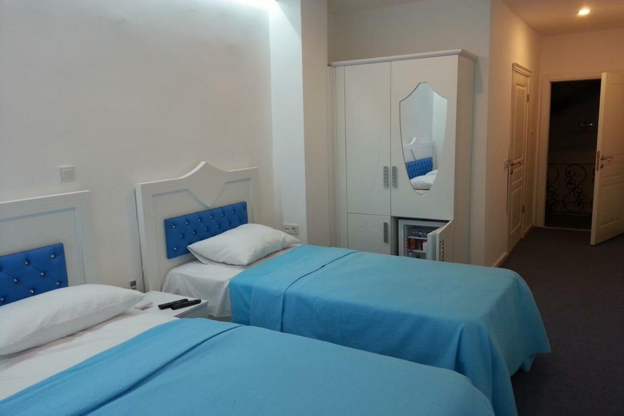 Lancelot Hotel
